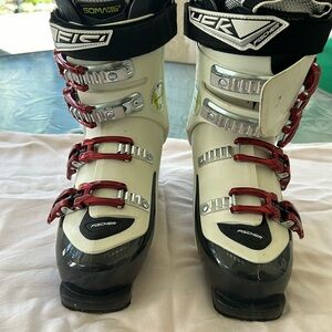 Soma Tec ski boot from Fischer company